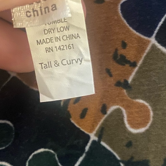 LulaRoe Tall and Curvy Puzzle Piece Leggings - Picture 2 of 3